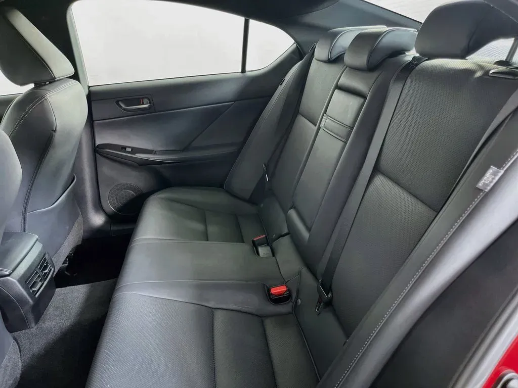 2022 Lexus IS 300 - Photo 29