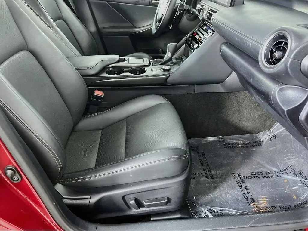 2022 Lexus IS 300 - Photo 33