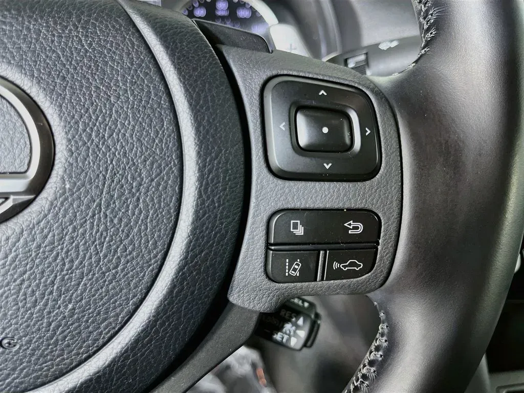 2022 Lexus IS 300 - Photo 17