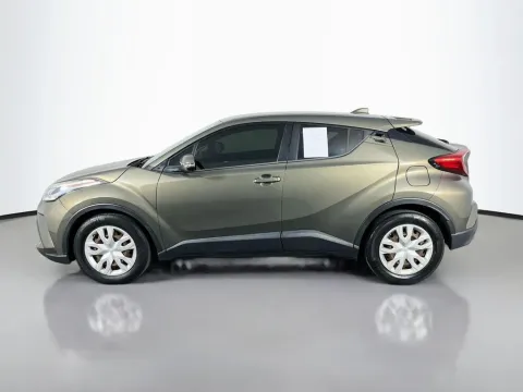 More photos of 2021 Toyota C-HR LE at Clement Supercenter, MO