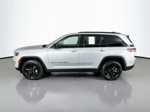 More photos of 2022 Jeep Grand Cherokee Altitude at Clement Supercenter, MO