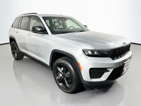 More photos of 2022 Jeep Grand Cherokee Altitude at Clement Supercenter, MO