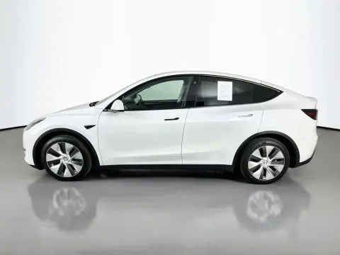 More photos of 2023 Tesla Model Y Long Range at Clement Supercenter, MO