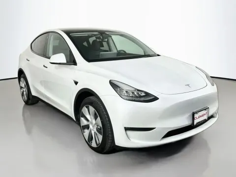 More photos of 2023 Tesla Model Y Long Range at Clement Supercenter, MO
