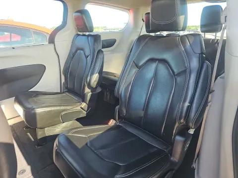 More photos of 2023 Chrysler Pacifica Touring L at Clement Supercenter, MO