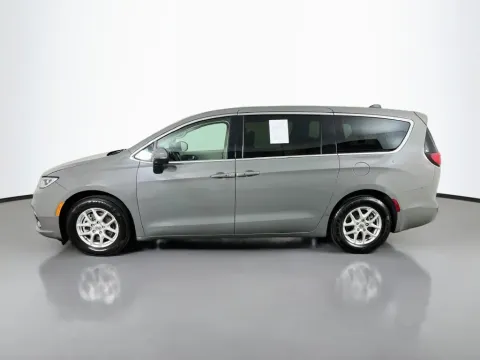 More photos of 2023 Chrysler Pacifica Touring L at Clement Supercenter, MO