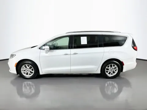 More photos of 2021 Chrysler Pacifica Touring L at Clement Supercenter, MO