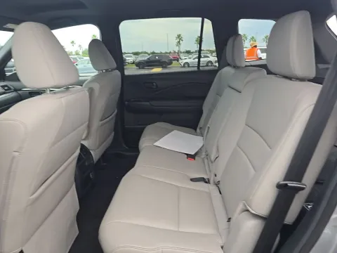 More photos of 2023 Honda Passport EX-L at Clement Supercenter, MO