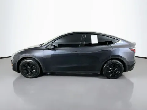 More photos of 2024 Tesla Model Y Long Range at Clement Supercenter, MO