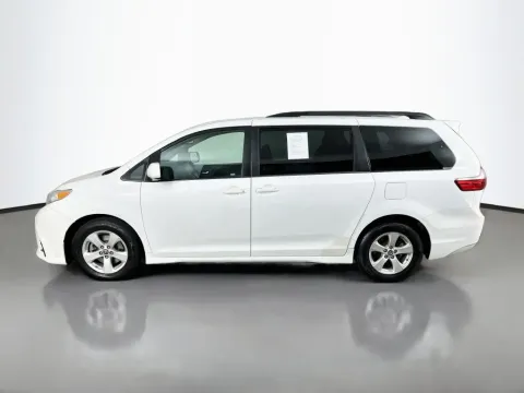 More photos of 2020 Toyota Sienna LE at Clement Supercenter, MO