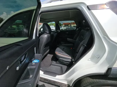 More photos of 2023 Nissan Pathfinder Platinum at Clement Supercenter, MO