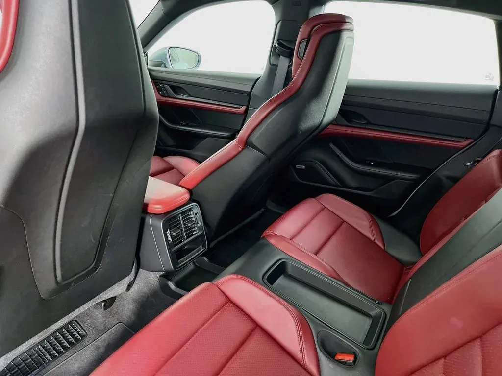 2022 Porsche Taycan Base - Photo 32