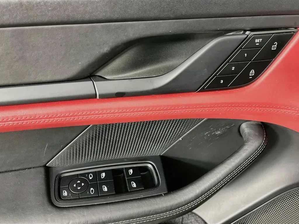 2022 Porsche Taycan Base - Photo 25