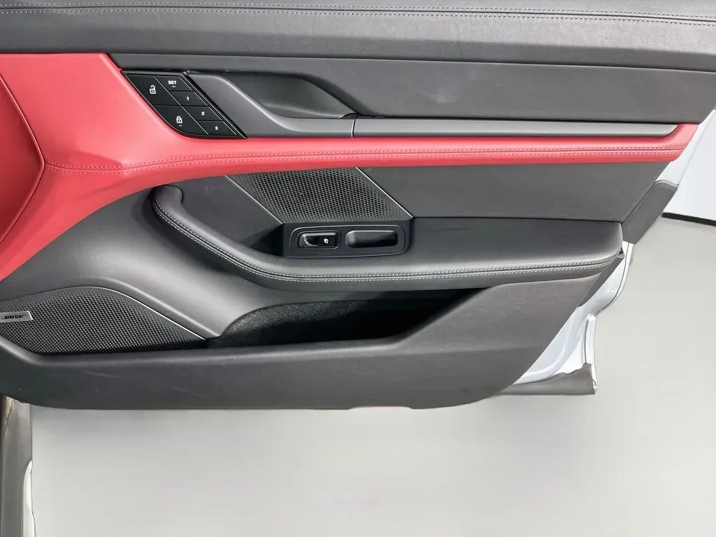 2022 Porsche Taycan Base - Photo 37