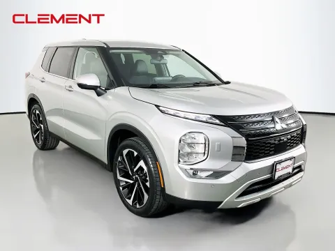 More photos of 2024 Mitsubishi Outlander SE Black Edition at Clement Pre-Owned, MO