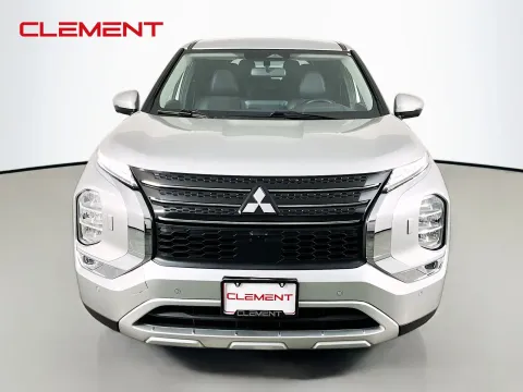 Another view of 2024 Mitsubishi Outlander SE Black Edition for sale in Florissant, MO at Clement Pre-Owned