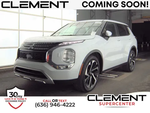 White 2023 Mitsubishi Outlander SE for sale in Florissant, MO