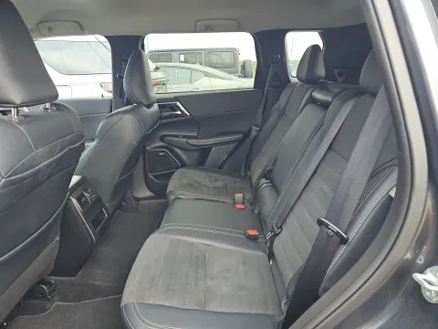 More photos of 2025 Mitsubishi Outlander SE at Clement Pre-Owned, MO