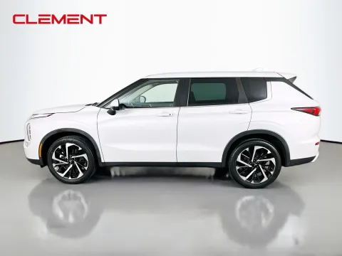 More photos of 2023 Mitsubishi Outlander SE at Clement Pre-Owned, MO
