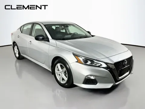 More photos of 2022 Nissan Altima 2.5 SR at Clement Pre-Owned, MO