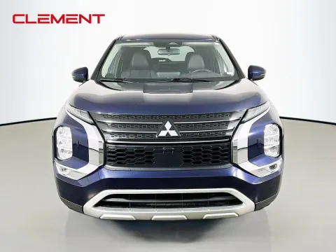 Another view of 2023 Mitsubishi Outlander SE for sale in Florissant, MO at Clement Pre-Owned