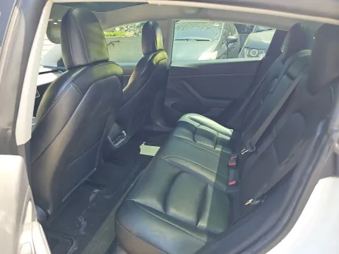 More photos of 2021 Tesla Model 3 Standard Range Plus at Clement Pre-Owned, MO