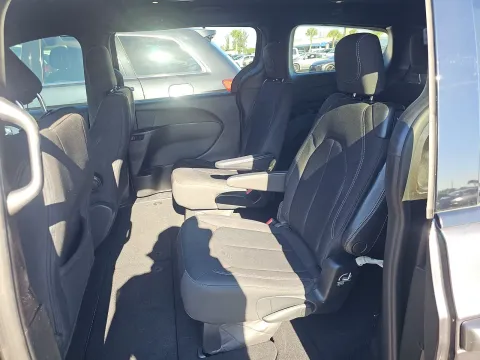 More photos of 2020 Chrysler Pacifica Touring at Clement Pre-Owned, MO