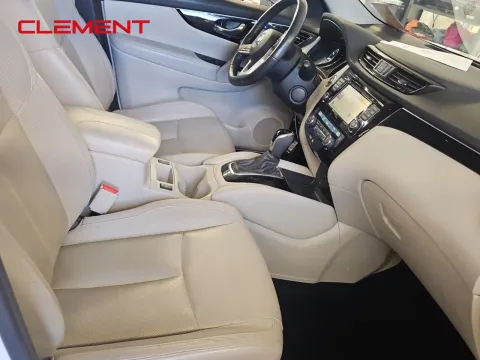 More photos of 2018 Nissan Rogue Sport SL at Clement Pre-Owned, MO