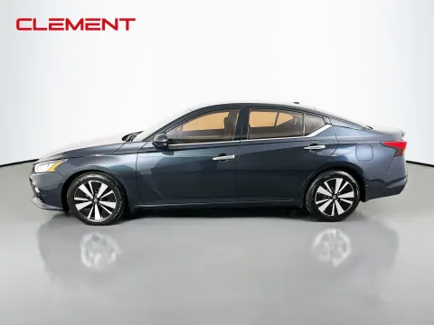 More photos of 2022 Nissan Altima 2.5 SL at Clement Pre-Owned, MO
