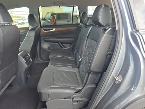More photos of 2025 Volkswagen Atlas 2.0T SE w/Technology at Clement Pre-Owned, MO