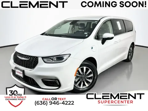 White 2023 Chrysler Pacifica Hybrid Touring L for sale in Florissant, MO