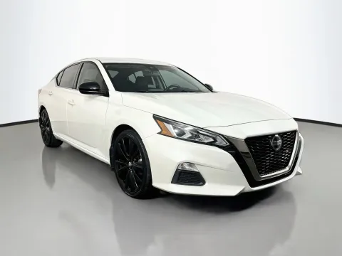 Another view of 2022 Nissan Altima 2.5 SR for sale in Florissant, MO at Clement Pre-Owned