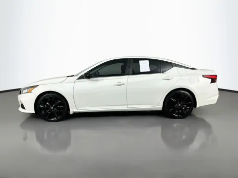 More photos of 2022 Nissan Altima 2.5 SR at Clement Pre-Owned, MO
