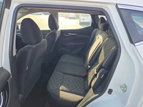 More photos of 2020 Nissan Rogue Sport SV at Clement Pre-Owned, MO