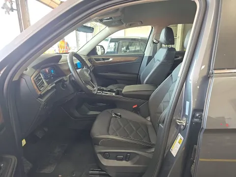 Another view of 2025 Volkswagen Atlas 2.0T SE w/Technology for sale in Florissant, MO at Clement Pre-Owned