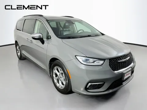 More photos of 2023 Chrysler Pacifica Limited at Clement Pre-Owned, MO