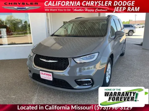 Gray 2022 Chrysler Pacifica Touring L for sale in California, MO