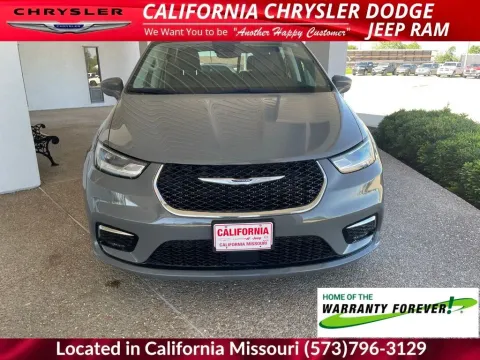 Photos of 2022 Chrysler Pacifica Touring L for sale in California, MO at California CDJR