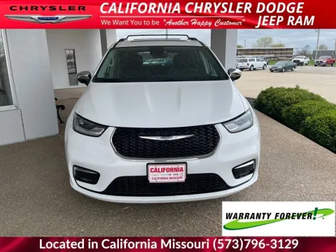 Photos of 2023 Chrysler Pacifica Limited for sale in California, MO at California CDJR