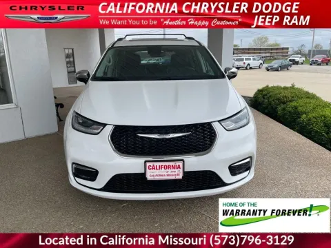 Photos of 2023 Chrysler Pacifica Limited for sale in California, MO at California CDJR