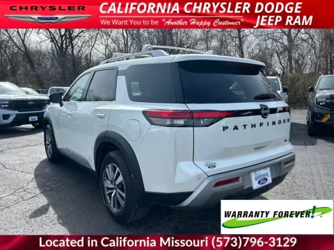 More photos of 2022 Nissan Pathfinder SL at California CDJR, MO