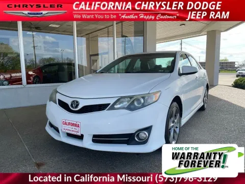 White 2014 Toyota Camry SE for sale in California, MO