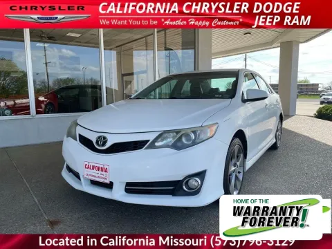 White 2014 Toyota Camry SE for sale in California, MO