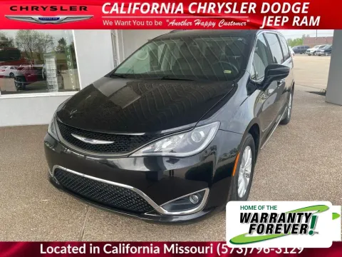 Black 2018 Chrysler Pacifica Touring L Plus for sale in California, MO