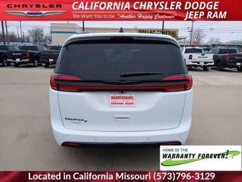 More photos of 2026 Chrysler Pacifica Select at California CDJR, MO