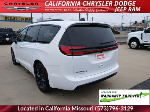 More photos of 2026 Chrysler Pacifica Select at California CDJR, MO