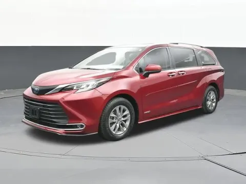 More photos of 2021 Toyota Sienna XLE at Jim Norton T-Town Chevrolet, OK