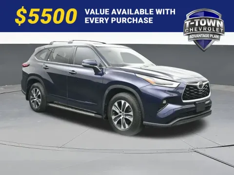 Blue 2021 Toyota Highlander XLE for sale in Tulsa, OK