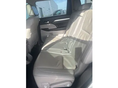 More photos of 2019 Toyota Highlander XLE at Jim Norton T-Town Chevrolet, OK