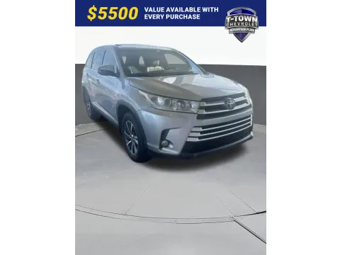 Silver 2019 Toyota Highlander XLE for sale in Tulsa, OK